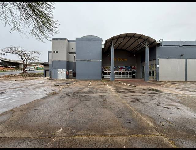 4,155M² BUSINESS CENTRE FOR SALE IN STANGER CENTRAL